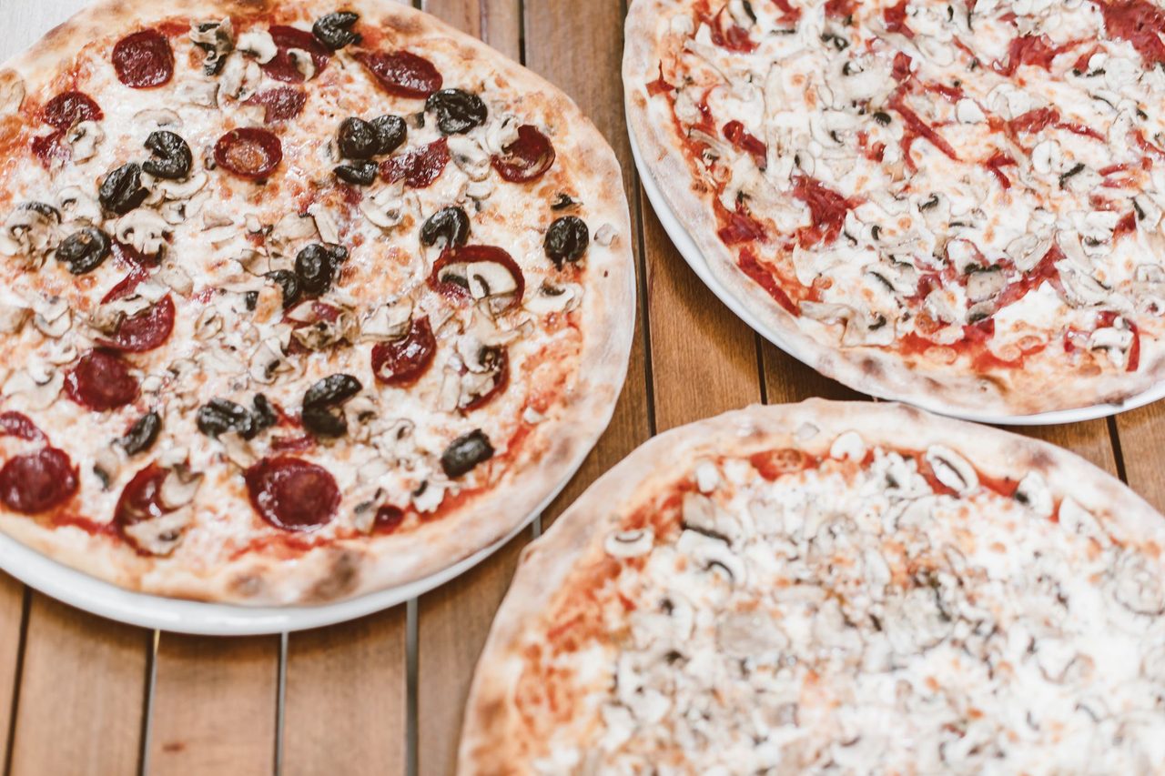 Fresh Italian pizza — professional food photography